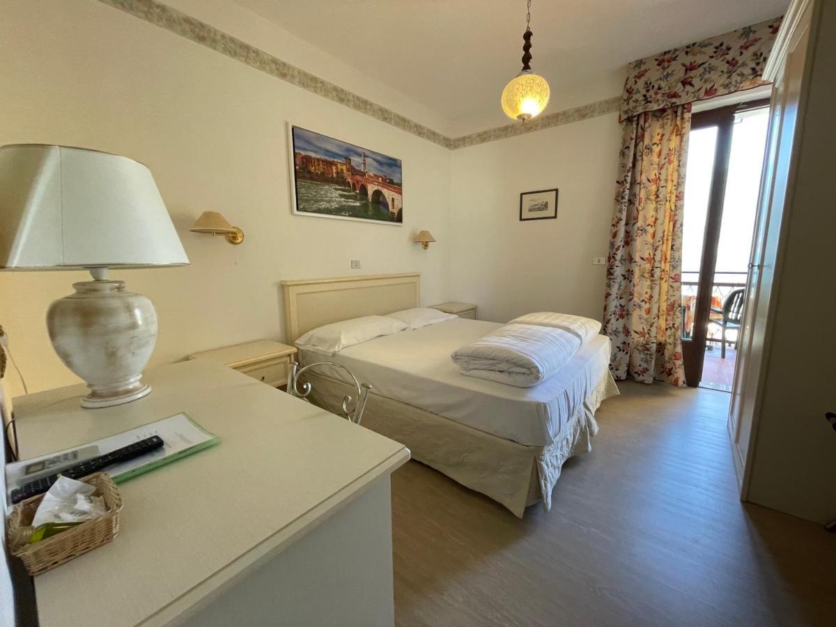 Hotel Rabay Brenzone sul Garda Bagian luar foto