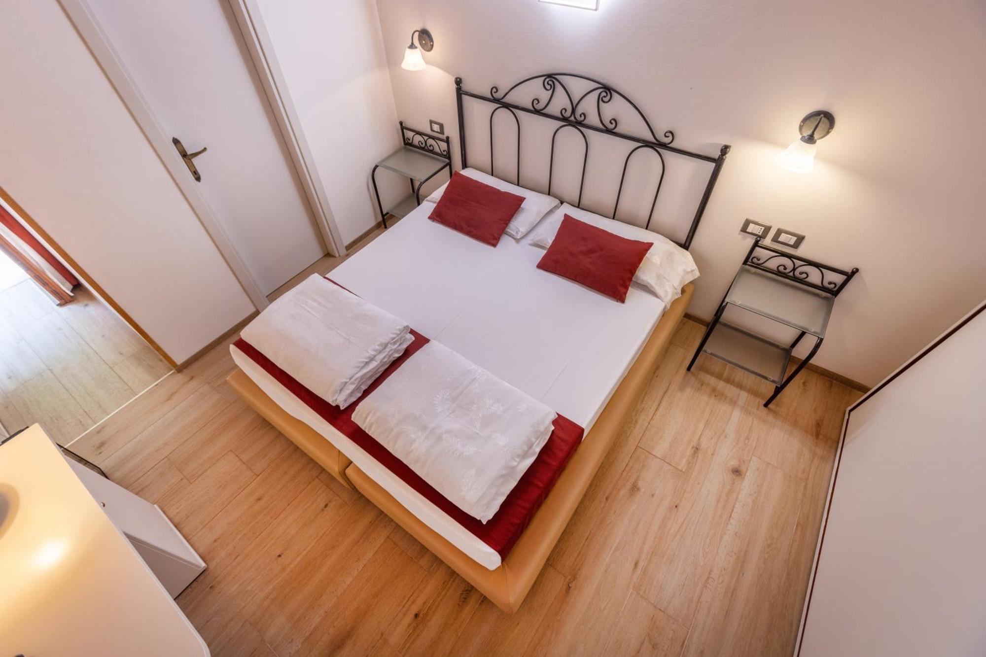 Hotel Rabay Brenzone sul Garda Bagian luar foto