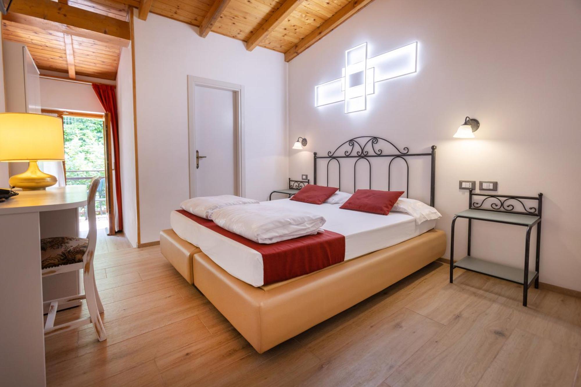 Hotel Rabay Brenzone sul Garda Bagian luar foto