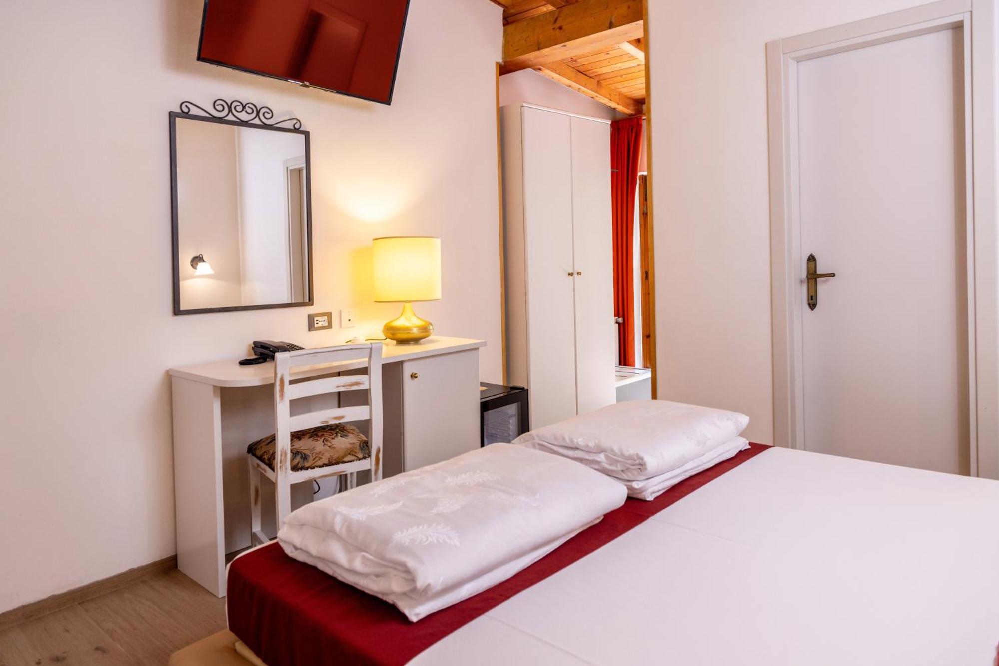 Hotel Rabay Brenzone sul Garda Bagian luar foto