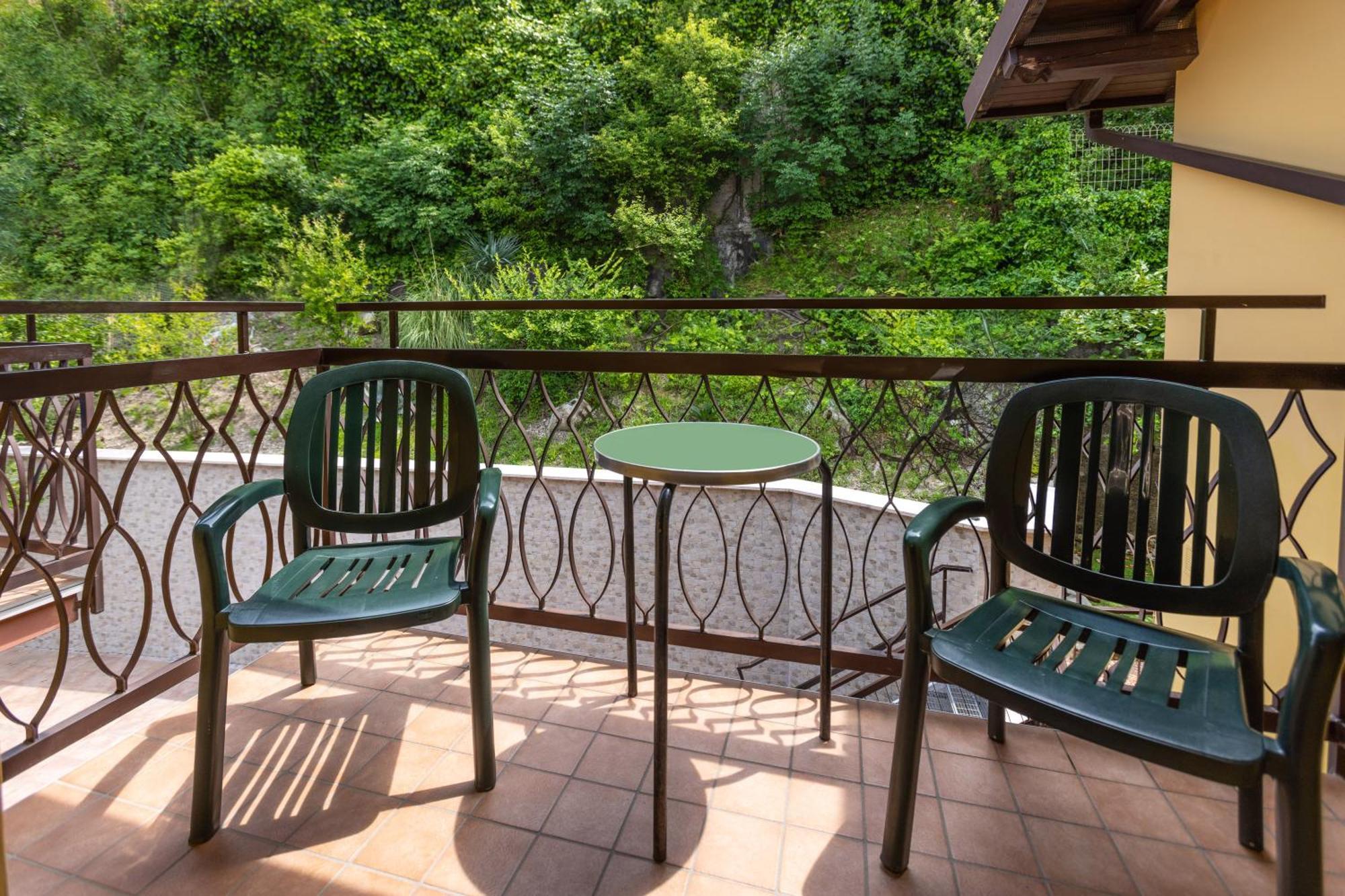 Hotel Rabay Brenzone sul Garda Bagian luar foto