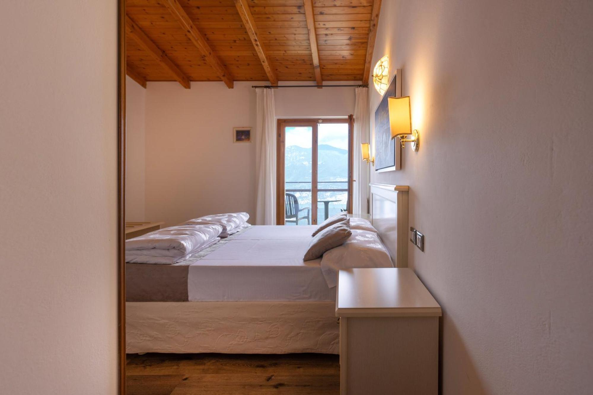 Hotel Rabay Brenzone sul Garda Bagian luar foto