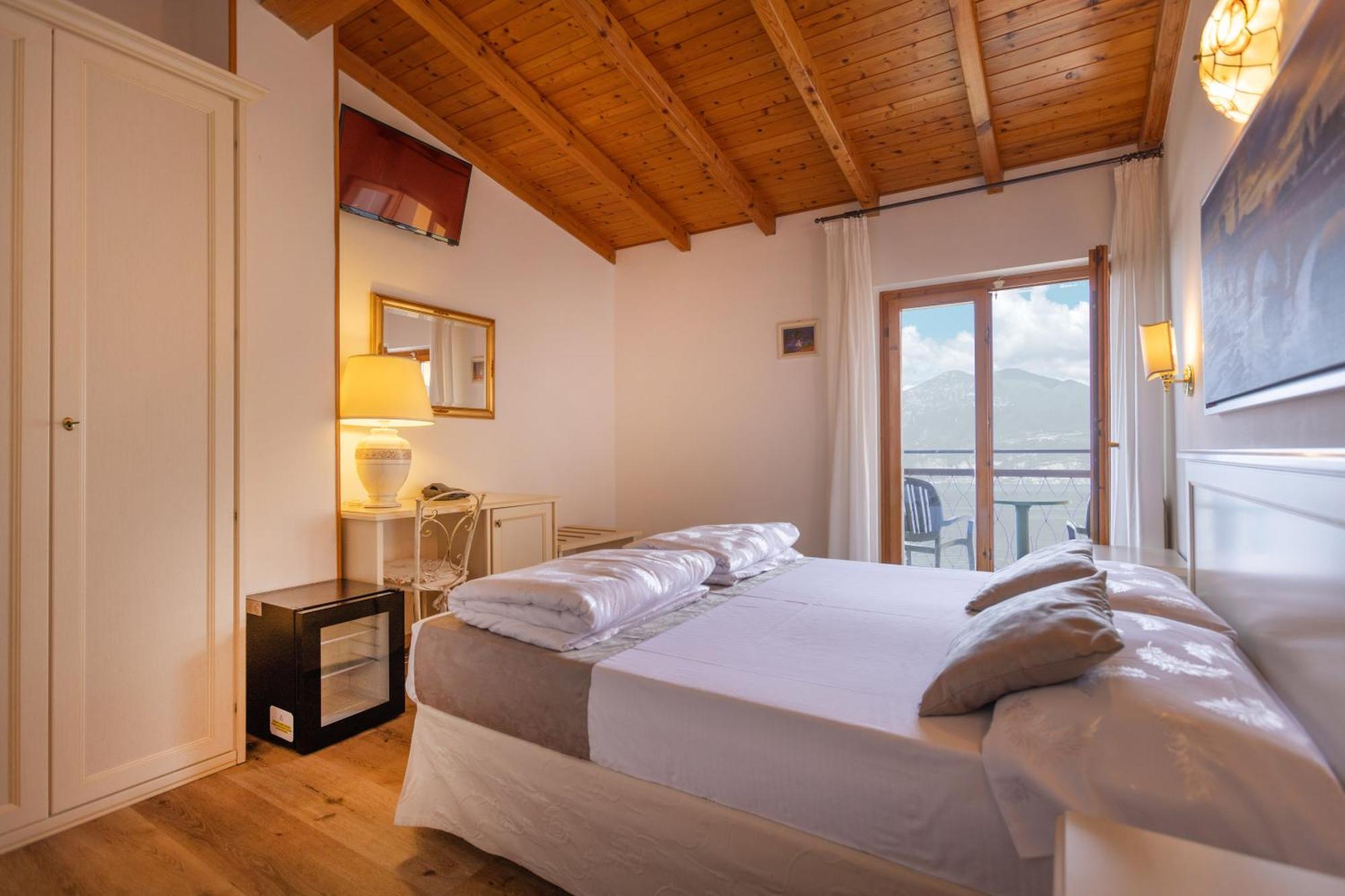 Hotel Rabay Brenzone sul Garda Bagian luar foto