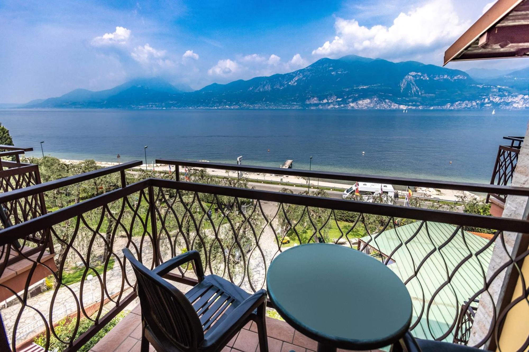 Hotel Rabay Brenzone sul Garda Bagian luar foto