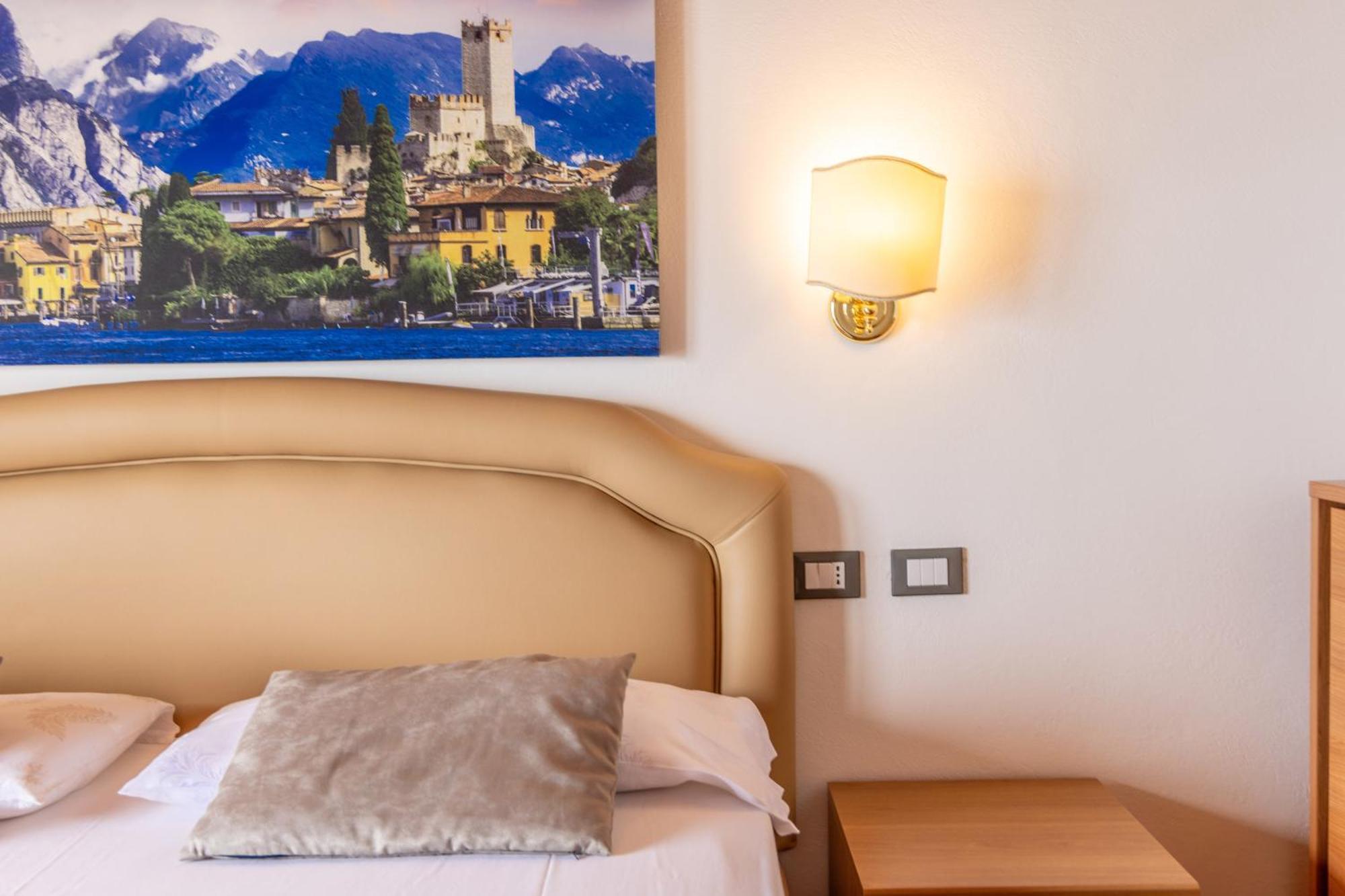 Hotel Rabay Brenzone sul Garda Bagian luar foto