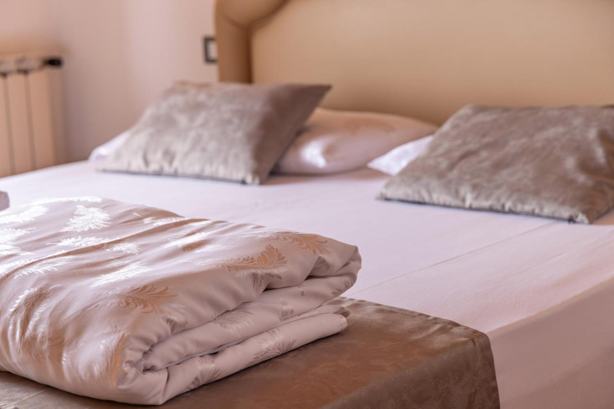 Hotel Rabay Brenzone sul Garda Bagian luar foto