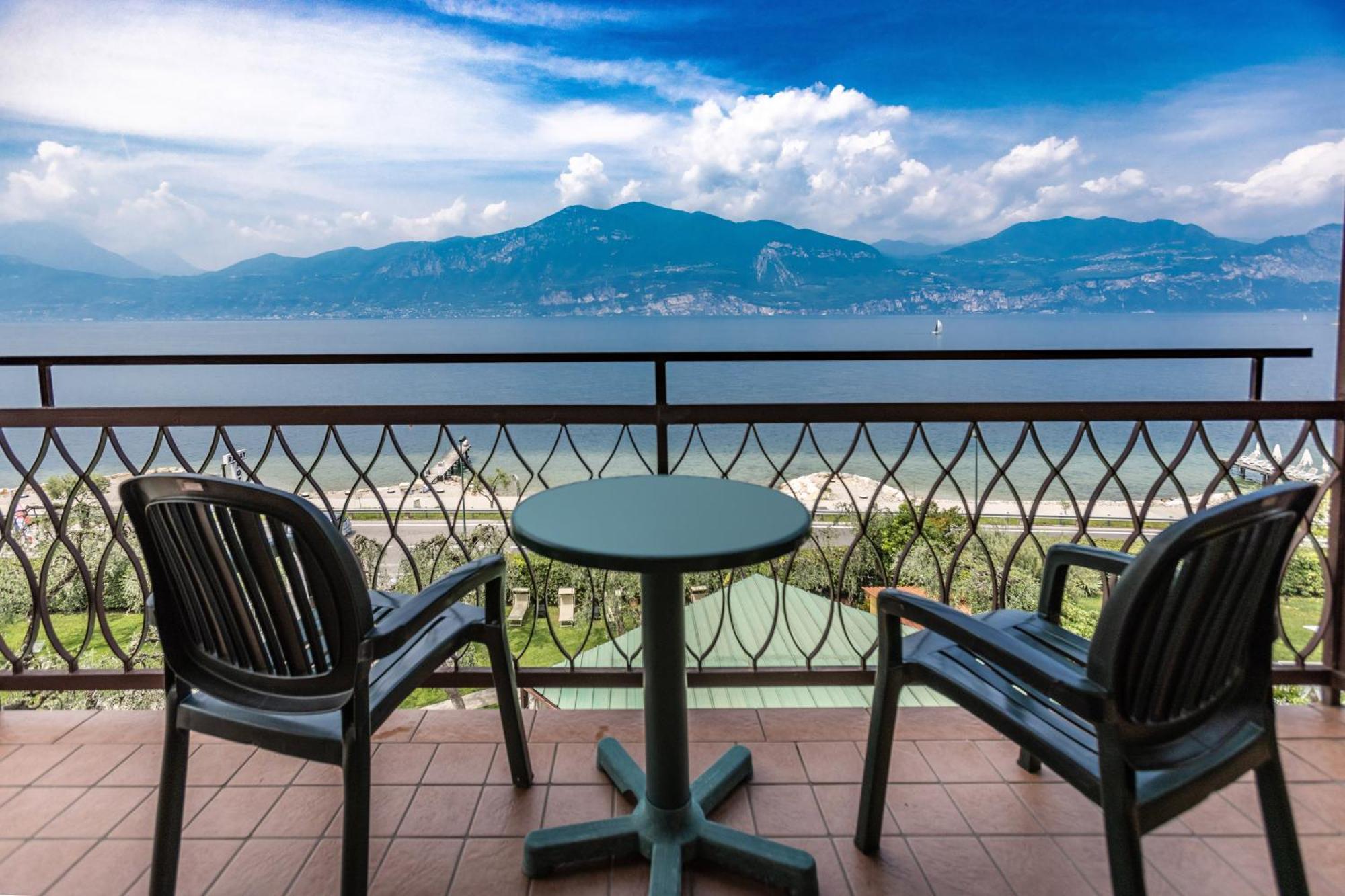 Hotel Rabay Brenzone sul Garda Bagian luar foto