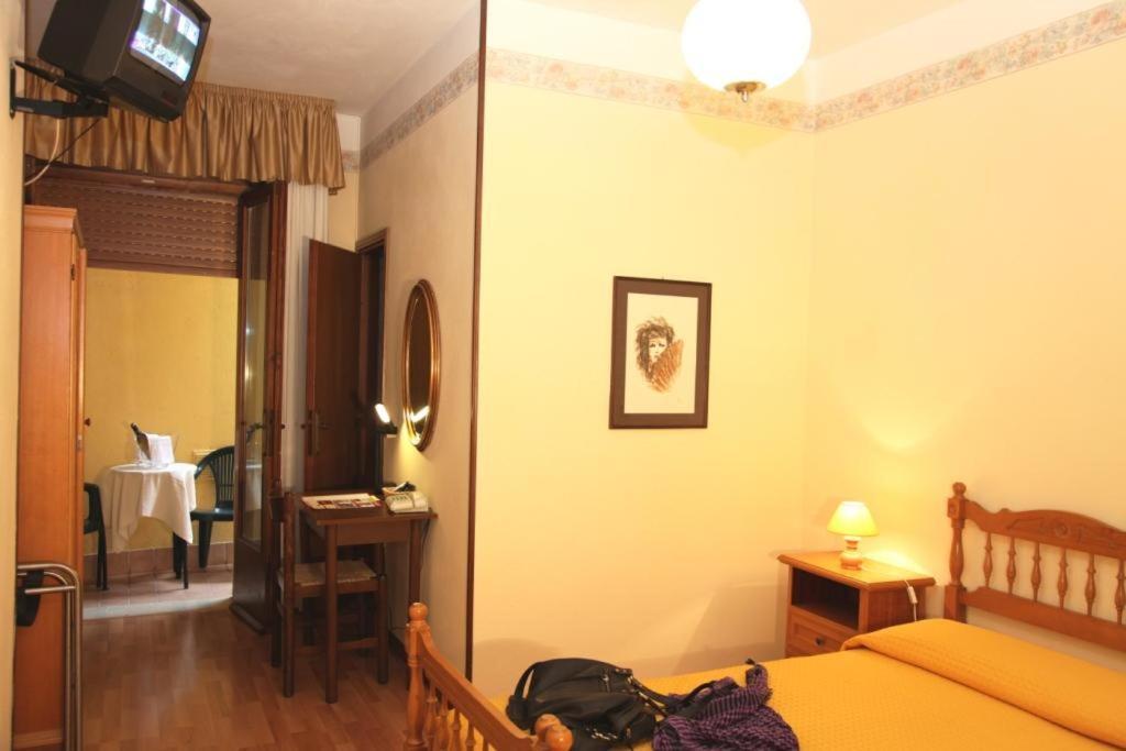 Hotel Rabay Brenzone sul Garda Bagian luar foto